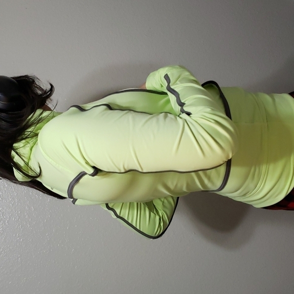 LULULEMON lime-green Neon Jacket, Size 4 - Picture 3 of 13
